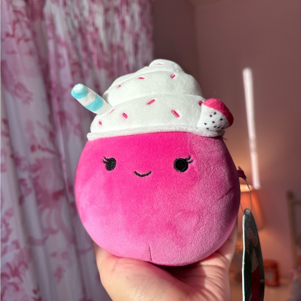 NWT 5” SCENTED dragon fruit smoothie Mystery Squishmallow